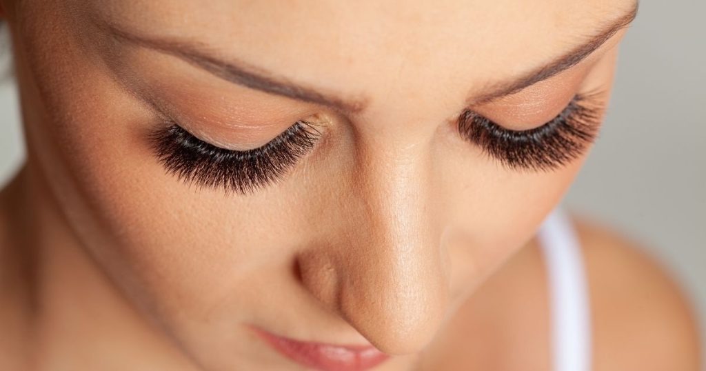 Lash extensions in Redcliffe showing healthy lash retention